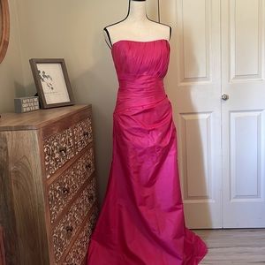 Beautiful strapless evening gown with back zipper fully lined